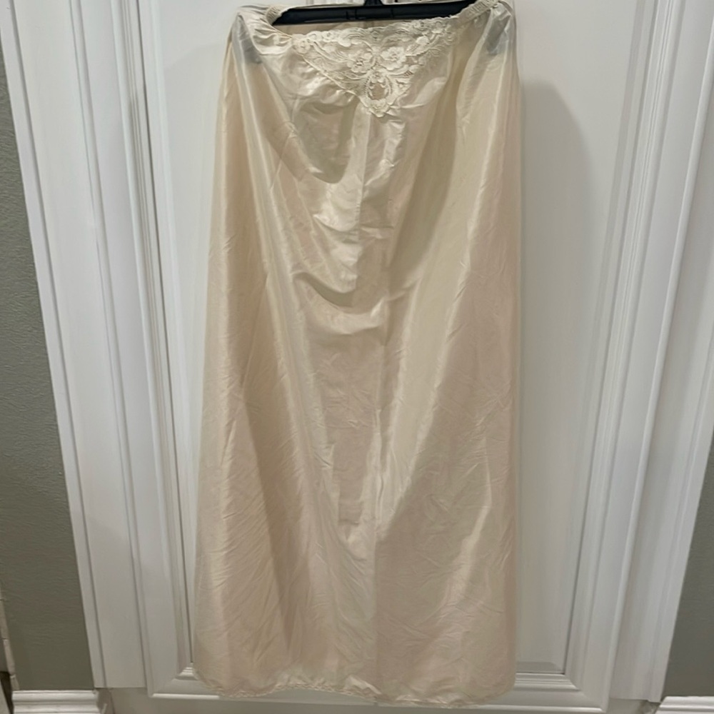 Vintage Hanes Women's Cream Beige Nylon Maxi Half Slip intimates Shapewear sz M - Picture 3 of 16